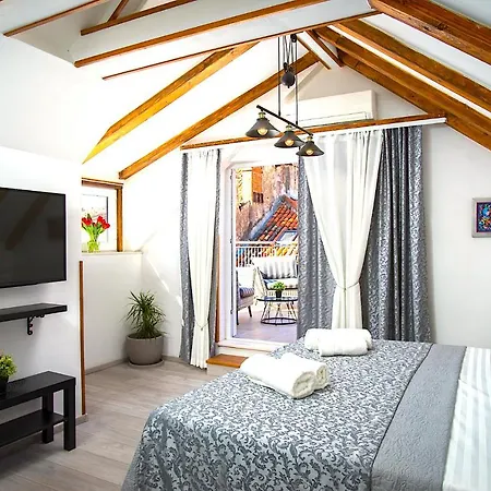 Sirius Luxury سبليت