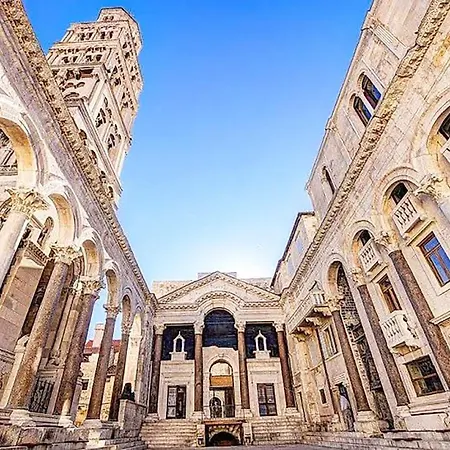 Sirius Luxury بيت ضيافة 4*